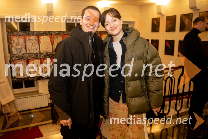 Hlapci - dokumentarec za prihodnost: krstna uprizoritev sodobne reinterpretacije Cankarja