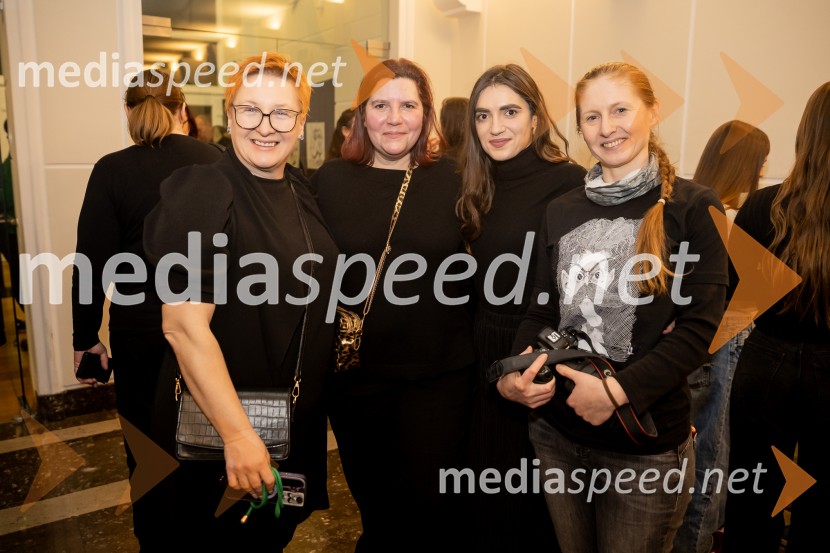 Hlapci - dokumentarec za prihodnost: krstna uprizoritev sodobne reinterpretacije Cankarja