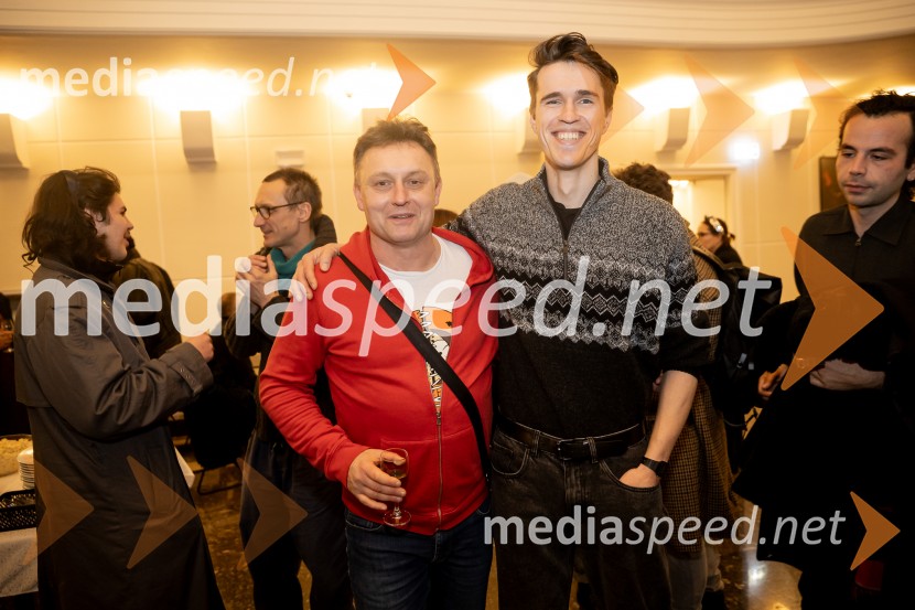 Hlapci - dokumentarec za prihodnost: krstna uprizoritev sodobne reinterpretacije Cankarja