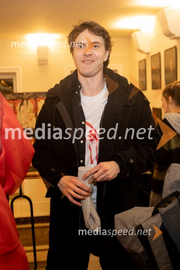 Hlapci - dokumentarec za prihodnost: krstna uprizoritev sodobne reinterpretacije Cankarja