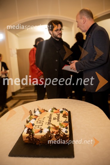 Hlapci - dokumentarec za prihodnost: krstna uprizoritev sodobne reinterpretacije Cankarja