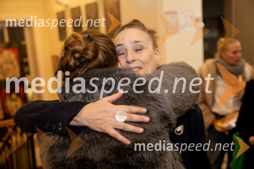 Hlapci - dokumentarec za prihodnost: krstna uprizoritev sodobne reinterpretacije Cankarja