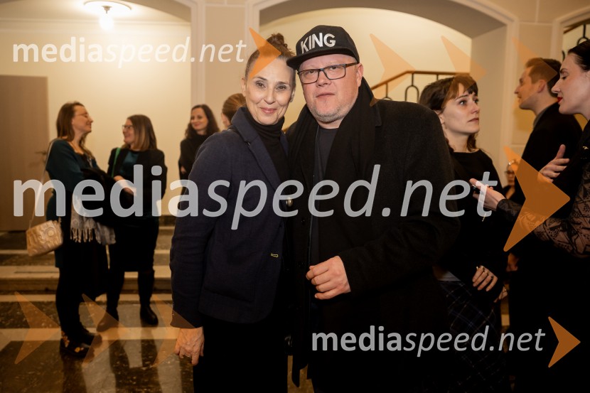 Hlapci - dokumentarec za prihodnost: krstna uprizoritev sodobne reinterpretacije Cankarja