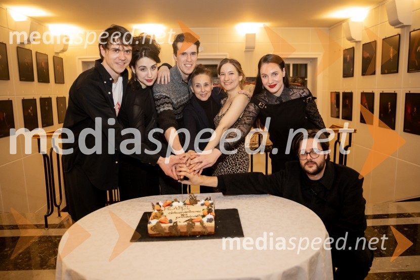 Hlapci - dokumentarec za prihodnost: krstna uprizoritev sodobne reinterpretacije Cankarja