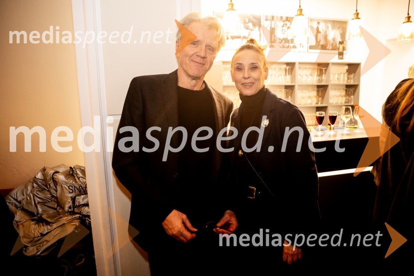 Hlapci - dokumentarec za prihodnost: krstna uprizoritev sodobne reinterpretacije Cankarja