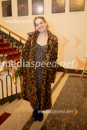 Hlapci - dokumentarec za prihodnost: krstna uprizoritev sodobne reinterpretacije Cankarja