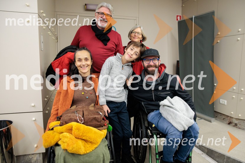  ... ;  Roman Jakič, nekdanji slovenski obrambni minister; vodja reprezentance, Smučanje invalidov;  ... ;  ... Bratovščina Sinjega galeba, Cankarjev dom