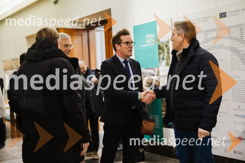 mag. Črtomir Remec,  predsednik Inženirske zbornice Slovenije in direktor Stanovanjskega sklada;  Samo Turel, Župan Mestne občine Nova Gorica;  ... Reka Soča in njeni mostovi, razstava