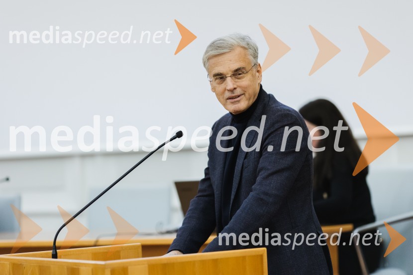 mag. Črtomir Remec,  predsednik Inženirske zbornice Slovenije in direktor Stanovanjskega skladaReka Soča in njeni mostovi, razstava