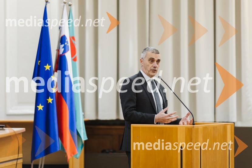  Aleksander  Vrtač, direktor, Avtohiša Vrtač KranjReka Soča in njeni mostovi, razstava