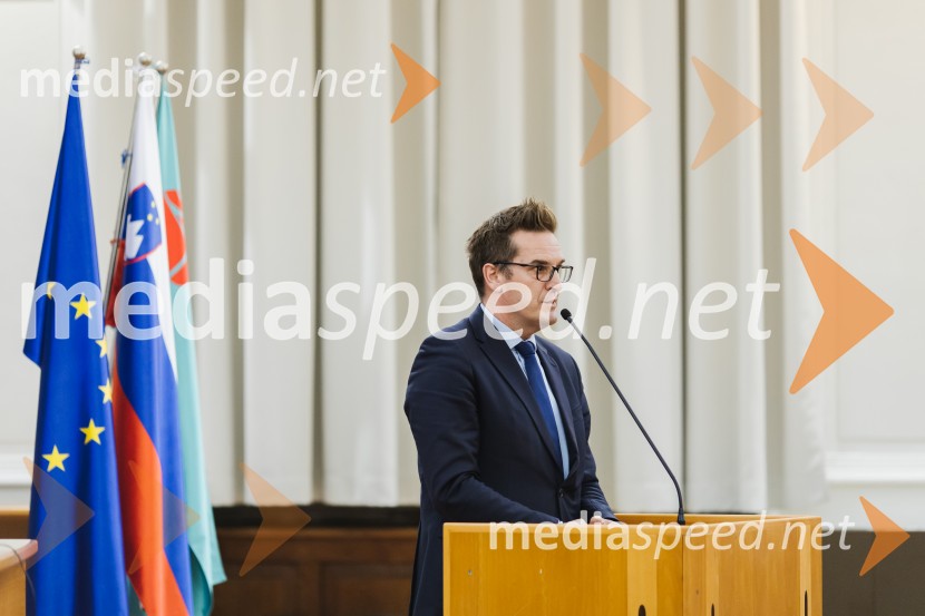 prof. dr. Vojko Flis, dr. med, generalni direktor Univerzitetnega kliničnega centra MariborReka Soča in njeni mostovi, razstava