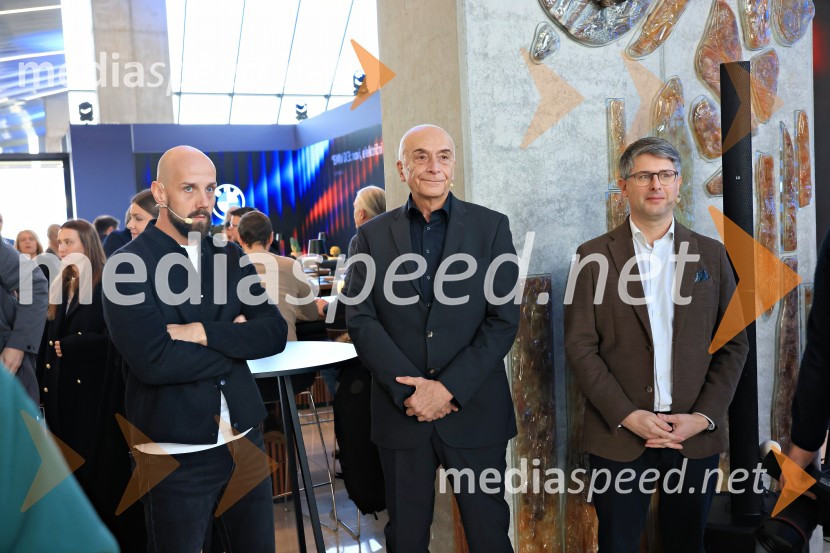  Miha Raušl, direktor marketinga, BMW group Slovenija;  Ivo Boscarol, podjetnik, generalni direktor Pipistrel d.o.o.;  ... Novi BMW iX3 in BMW Sipaboard, slovenska predstavitev