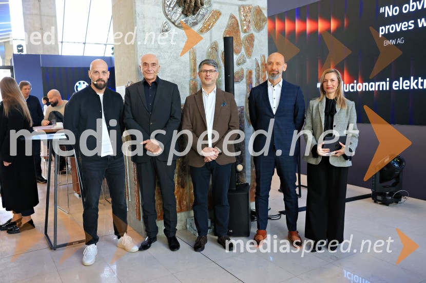  Miha Raušl, direktor marketinga, BMW group Slovenija;  Ivo Boscarol, podjetnik, generalni direktor Pipistrel d.o.o.;  ... ;  Aleš Suhorepec, generalni direktor, BMW Slovenia;  Maja  Ilec, direktorica korporativnega komuniciranja BMW Group SlovenijaNovi BMW iX3 in BMW Sipaboard, slovenska predstavitev
