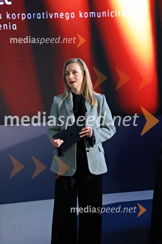  Maja  Ilec, direktorica korporativnega komuniciranja BMW Group SlovenijaNovi BMW iX3 in BMW Sipaboard, slovenska predstavitev