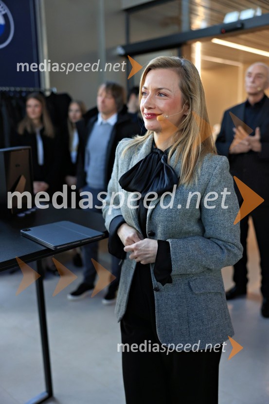  Maja  Ilec, direktorica korporativnega komuniciranja BMW Group SlovenijaNovi BMW iX3 in BMW Sipaboard, slovenska predstavitev