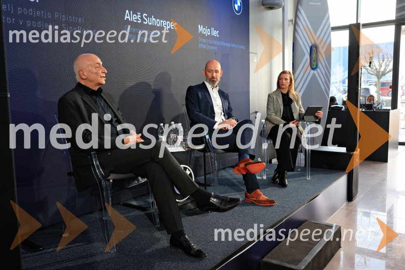 Ivo Boscarol, podjetnik, generalni direktor Pipistrel d.o.o.;  Aleš Suhorepec, generalni direktor, BMW Slovenia;  Maja  Ilec, direktorica korporativnega komuniciranja BMW Group SlovenijaNovi BMW iX3 in BMW Sipaboard, slovenska predstavitev