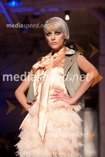 ManekenkaNina Šušnjara, modna revija