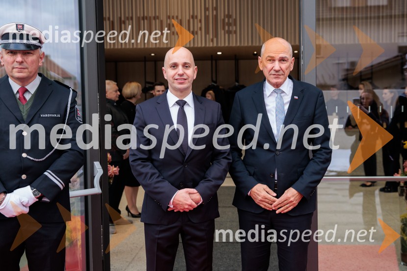 Zgodovinski dogodek za Ribnico. Urban center je odprt