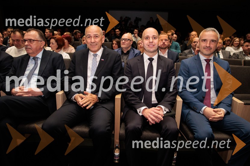 Zgodovinski dogodek za Ribnico. Urban center je odprt