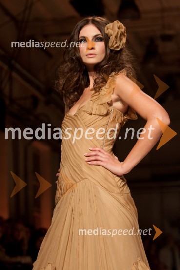 ManekenkaNina Šušnjara, modna revija