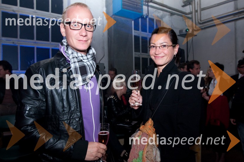 	Uroš Smolej, igralec in Simona Belle, služba za stike z javnostmi MGLNina Šušnjara, modna revija