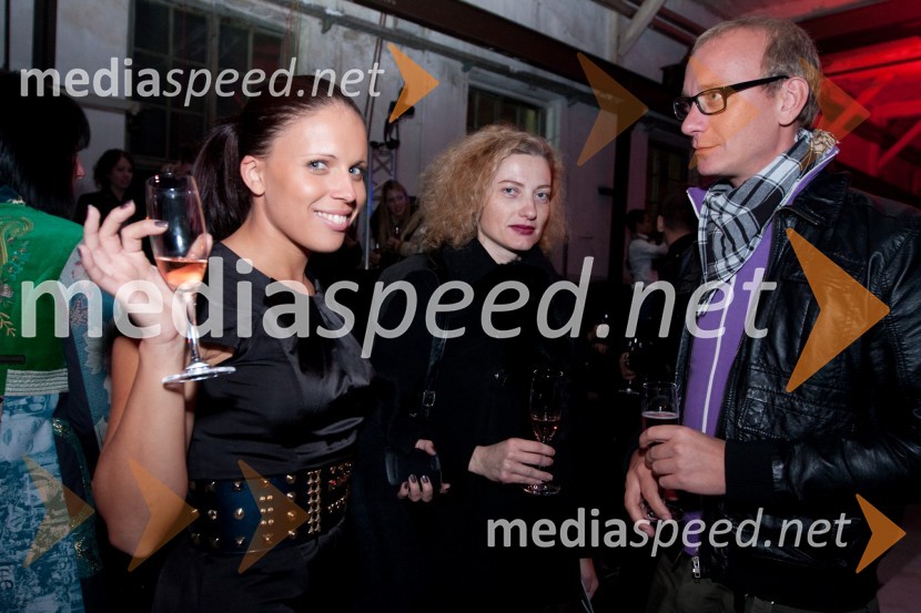 Manja Plešnar, novinarka in pevka, Hermina Kovačič, urednica revije Diners Magazin in Uroš Smolej, igralecNina Šušnjara, modna revija