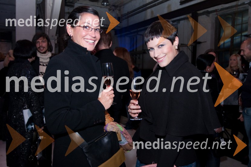 Simona Belle, služba za stike z javnostmi MGL in Nuška Drašček, pevkaNina Šušnjara, modna revija