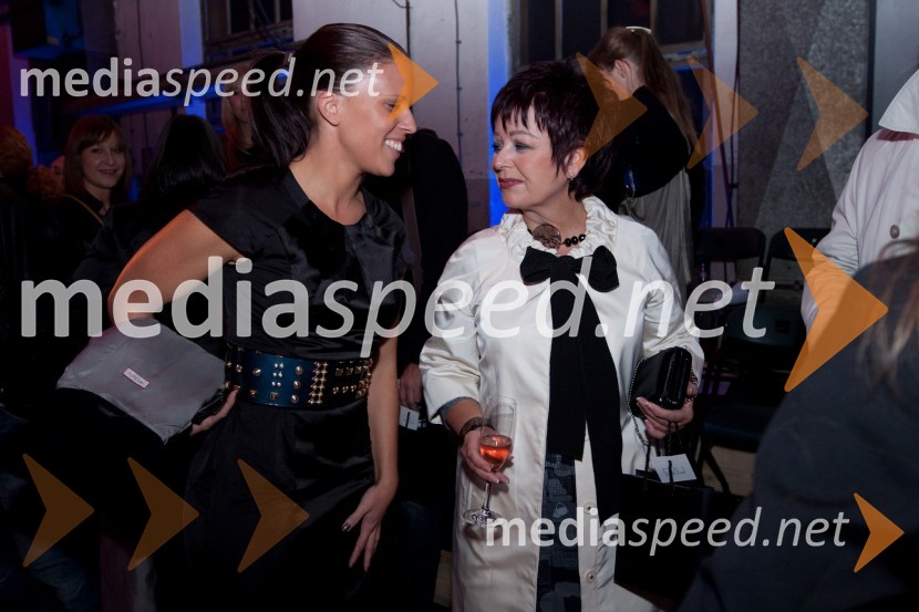 Manja Plešnar, novinarka in pevka in Zdenka Kahne, lastnica in direktorica kozmetike KahneNina Šušnjara, modna revija