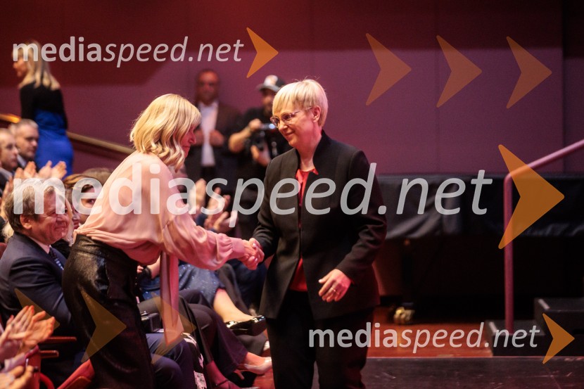  Medeja Lončar, direktorica Siemens Slovenija ter pobudnica izbora Inženirka leta; dr. Nataša Pirc Musar, predsednica Republike SlovenijeEva Pirc je inženirka leta 2025, slavnostna razglasitev