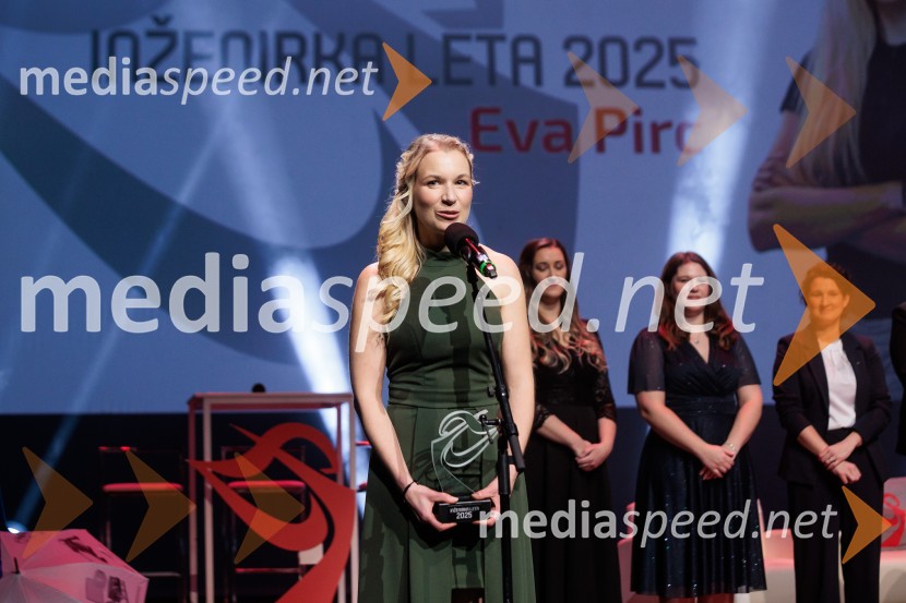 dr. Eva Pirc, razvojna inženirka, Dewesoft;  ... ;  ... ;  ... Eva Pirc je inženirka leta 2025, slavnostna razglasitev