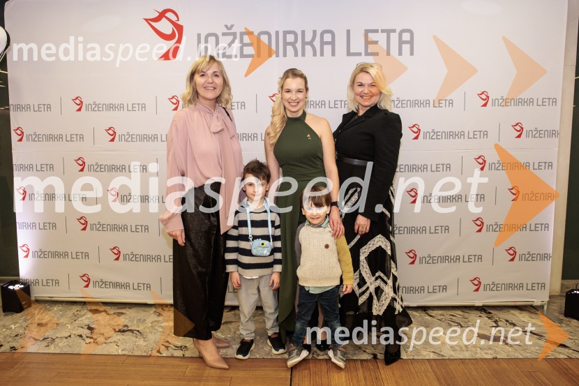  Medeja Lončar, direktorica Siemens Slovenija ter pobudnica izbora Inženirka leta;  ... ; dr. Eva Pirc, razvojna inženirka, Dewesoft;  ... ;  ... Eva Pirc je inženirka leta 2025, slavnostna razglasitev