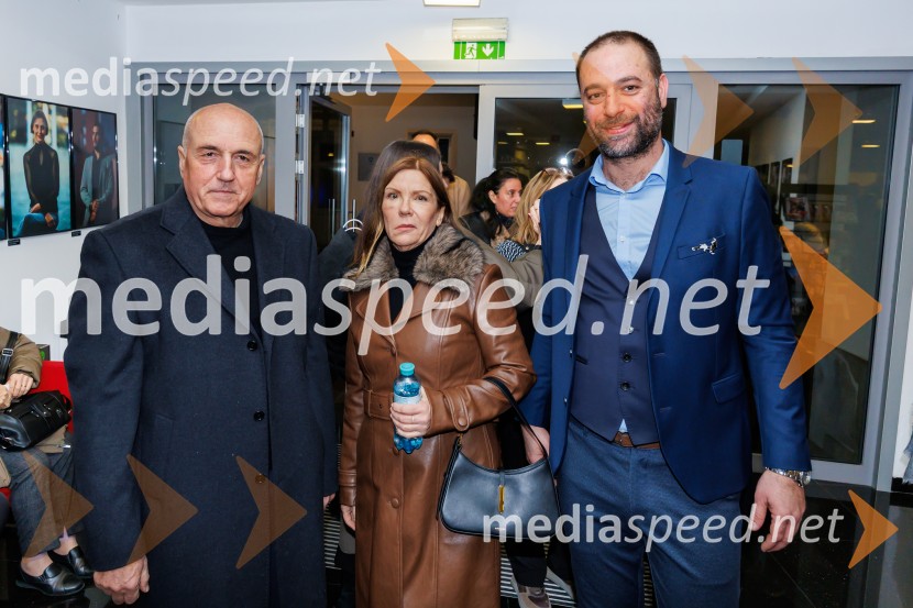  ... ;  ... ;  Matej Sukič, vodja za stike z javnostmi Gledališče KoperKje je primadona?, premiera gledališča Koper