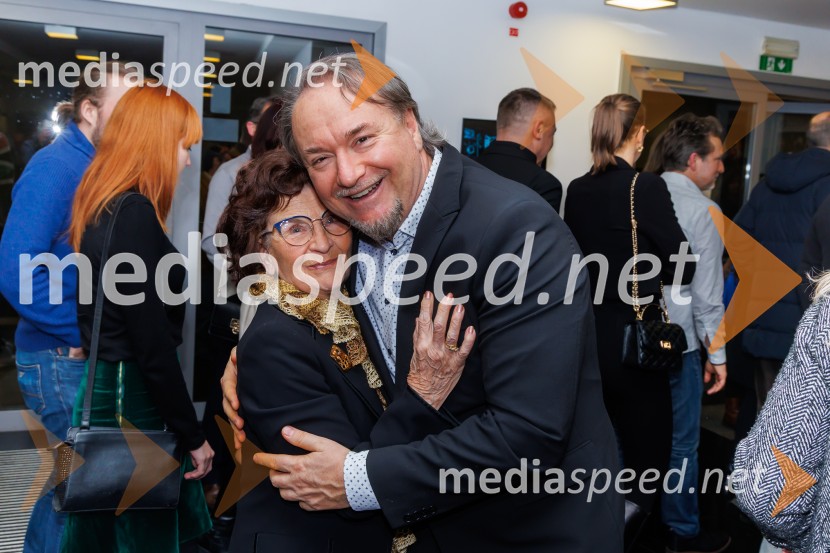  ... ;  Patrik Greblo, dirigentKje je primadona?, premiera gledališča Koper