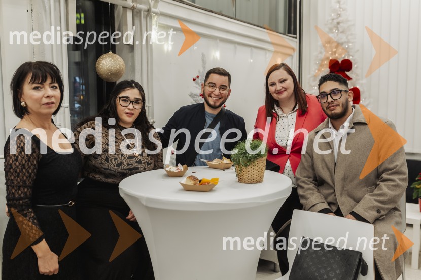 Violeta Tomić: »Ubogaj mamo in ne pozabi očeta«, predstavitev avtobiografije