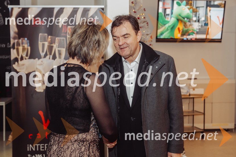 Violeta Tomić: »Ubogaj mamo in ne pozabi očeta«, predstavitev avtobiografije