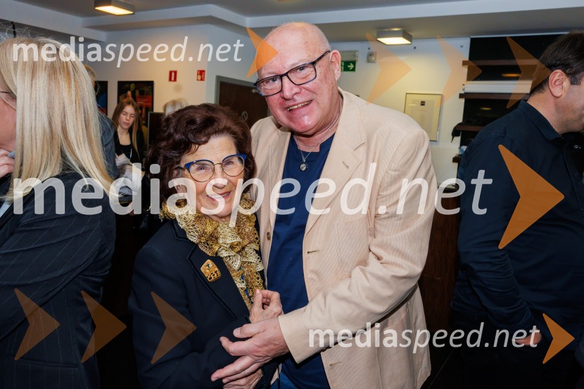  ... ;  Saša  Jerković, novinarKje je primadona?, premiera gledališča Koper