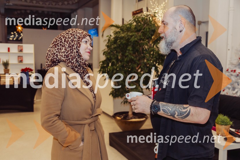 Violeta Tomić: »Ubogaj mamo in ne pozabi očeta«, predstavitev avtobiografije