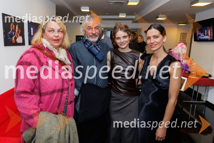  ... ;  ... ;  Pia Skvarča, igralka;  Tina Skvarča, igralkaKje je primadona?, premiera gledališča Koper