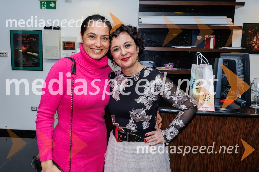  Urška Bradaskja, igralka;  Lara Jankovič, igralkaKje je primadona?, premiera gledališča Koper