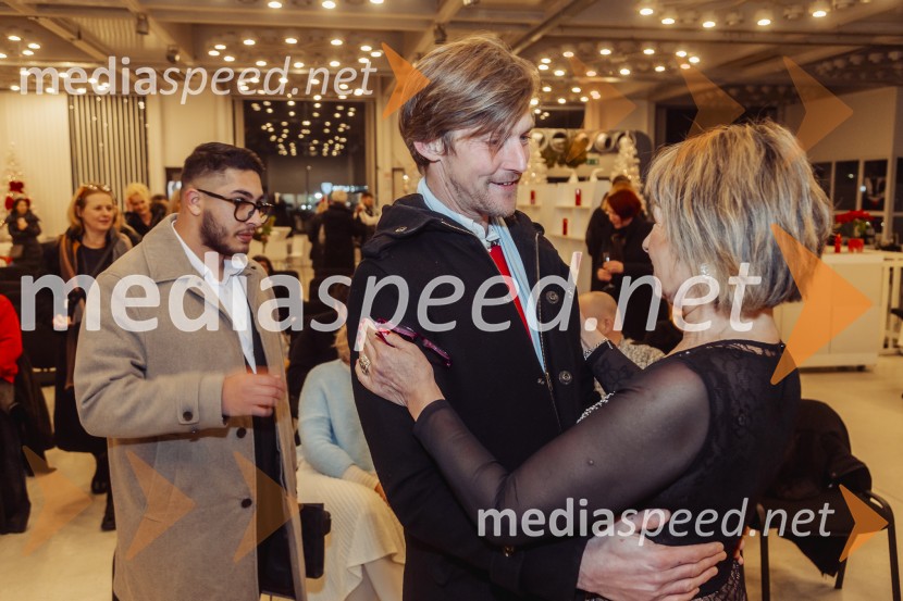 Violeta Tomić: »Ubogaj mamo in ne pozabi očeta«, predstavitev avtobiografije