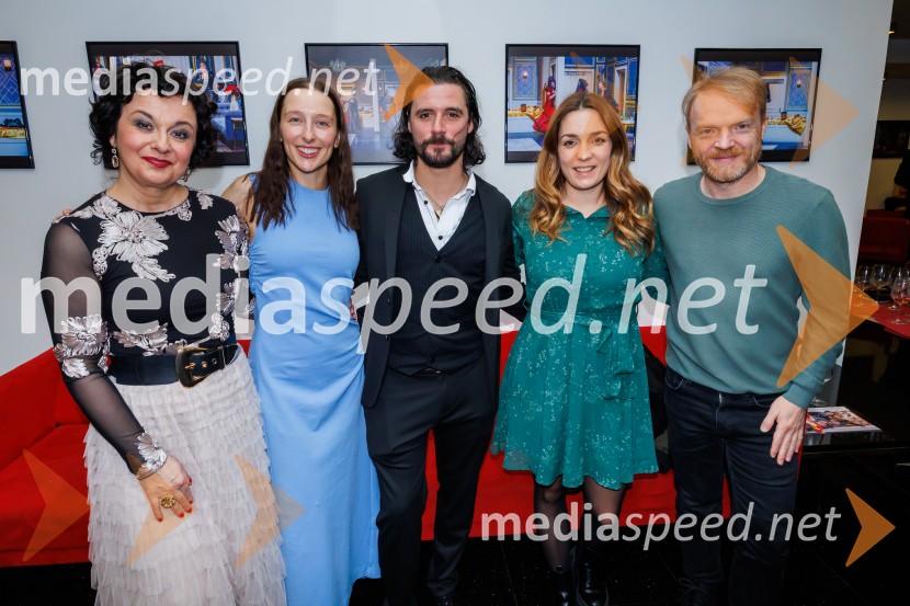  Lara Jankovič, igralka;  ... ;  ... ;  ... ;  Rok Matko, igralecKje je primadona?, premiera gledališča Koper