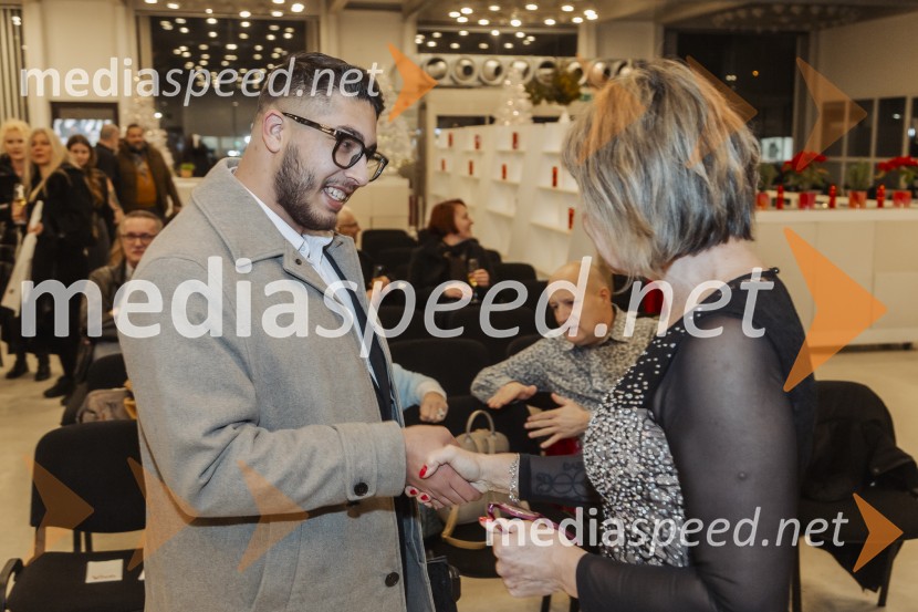 Violeta Tomić: »Ubogaj mamo in ne pozabi očeta«, predstavitev avtobiografije