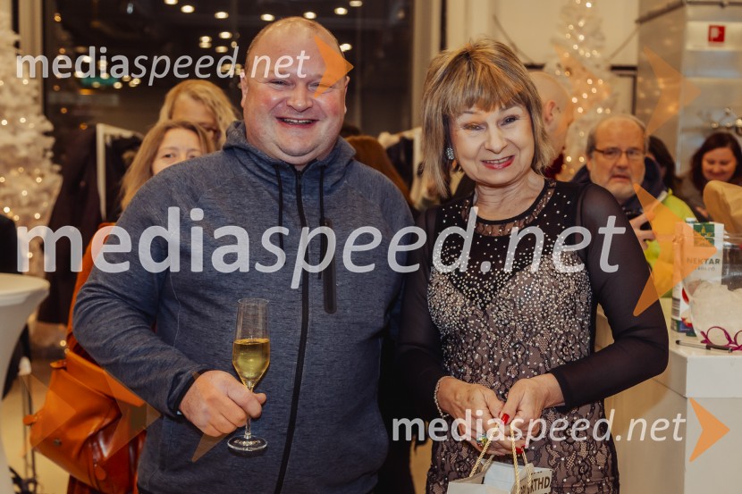 Violeta Tomić: »Ubogaj mamo in ne pozabi očeta«, predstavitev avtobiografije