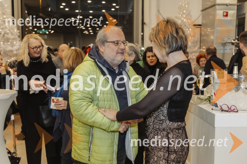 Violeta Tomić: »Ubogaj mamo in ne pozabi očeta«, predstavitev avtobiografije