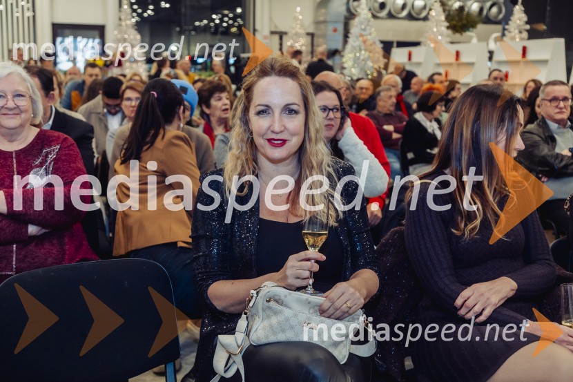 Violeta Tomić: »Ubogaj mamo in ne pozabi očeta«, predstavitev avtobiografije