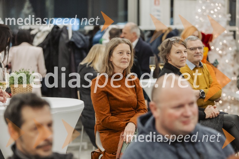 Violeta Tomić: »Ubogaj mamo in ne pozabi očeta«, predstavitev avtobiografije