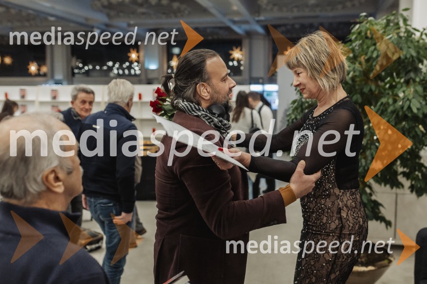 Violeta Tomić: »Ubogaj mamo in ne pozabi očeta«, predstavitev avtobiografije