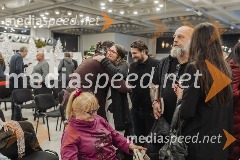 Violeta Tomić: »Ubogaj mamo in ne pozabi očeta«, predstavitev avtobiografije