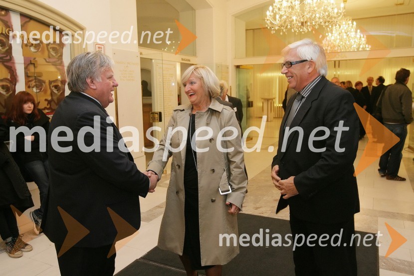 Tone Partljič, pisatelj in predsednik sveta Borštnikovega srečanja, Aleks Štakul, nekdanji generalni direktor RTV Slovenija in njegova soproga Marta  	44. Borštnikovo srečanje 2009, otvoritev