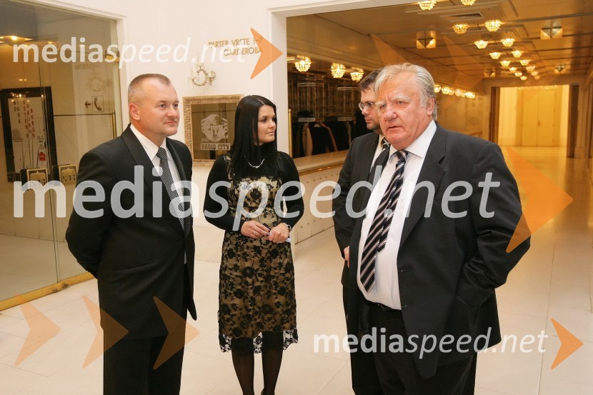 Franc Kangler, župan Maribora, njegova soproga Tanja ter Tone Partljič, pisatelj in predsednik sveta Borštnikovega srečanja44. Borštnikovo srečanje 2009, otvoritev